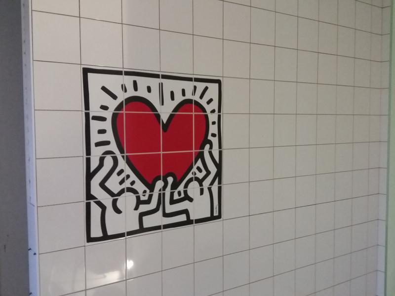 Project met vloeren wandtegels keith haring